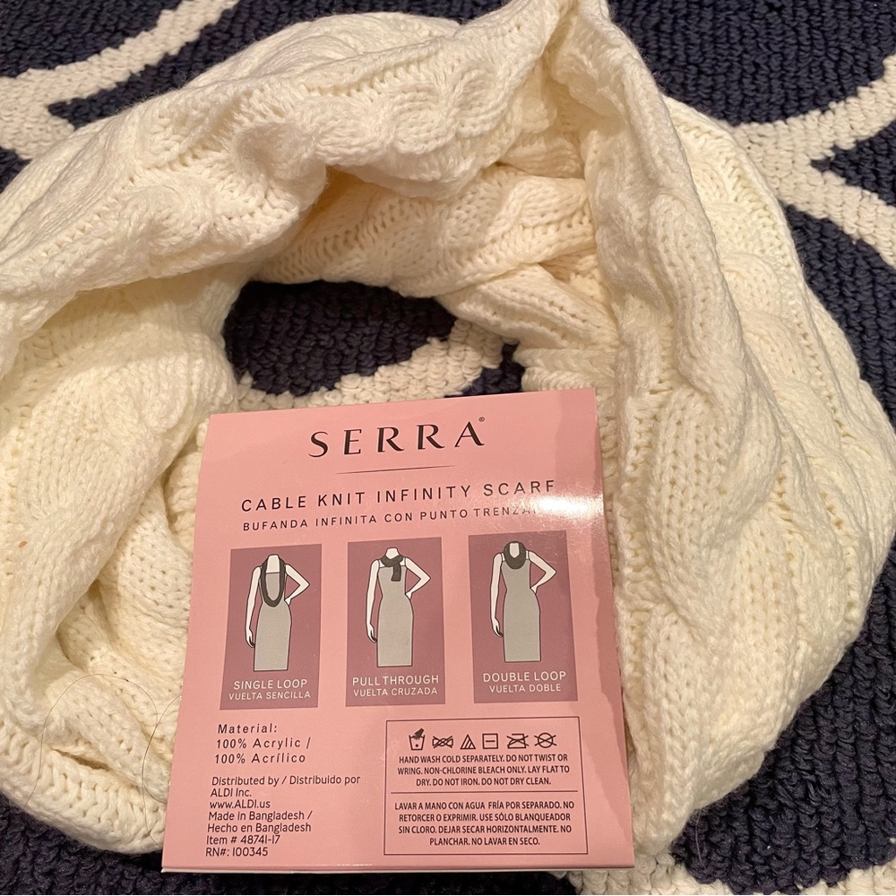 Serra Cable Knit Ivory Infinity Scarf Christmas - Picture 2 of 2